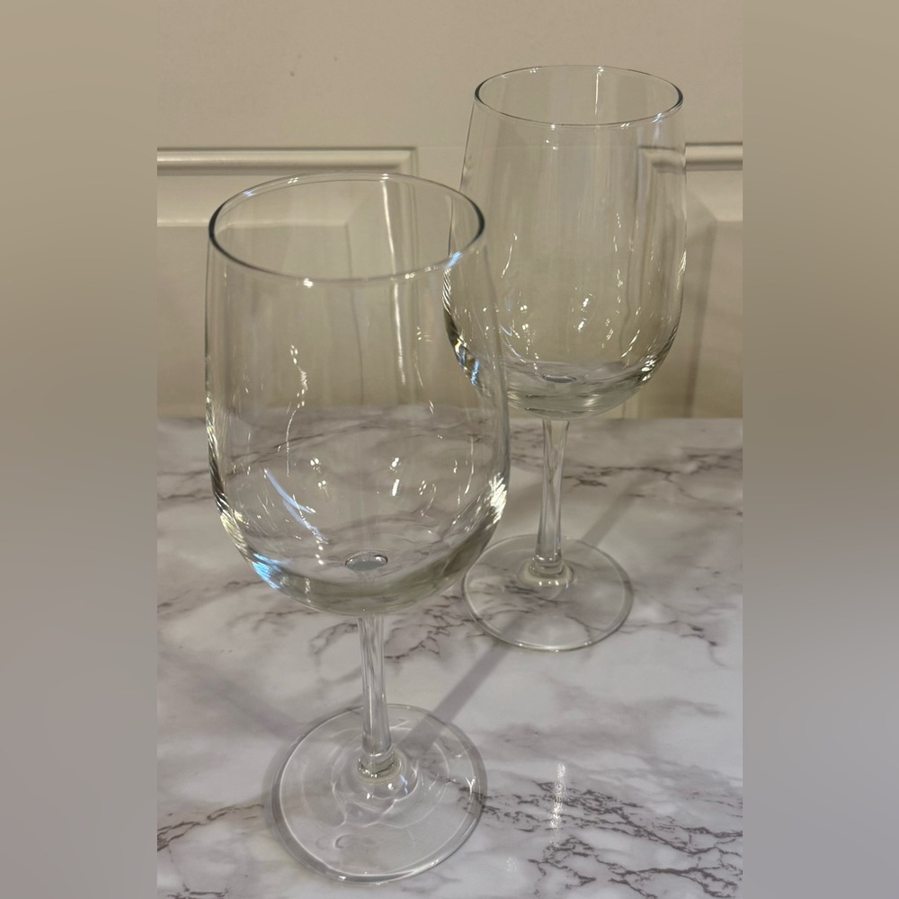 Elegant Clear Wine Glass Set